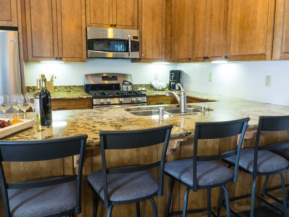 2Br 2Ba- Overwhelming Charm, Overlooking the Village! Hotel in Northstar Drive