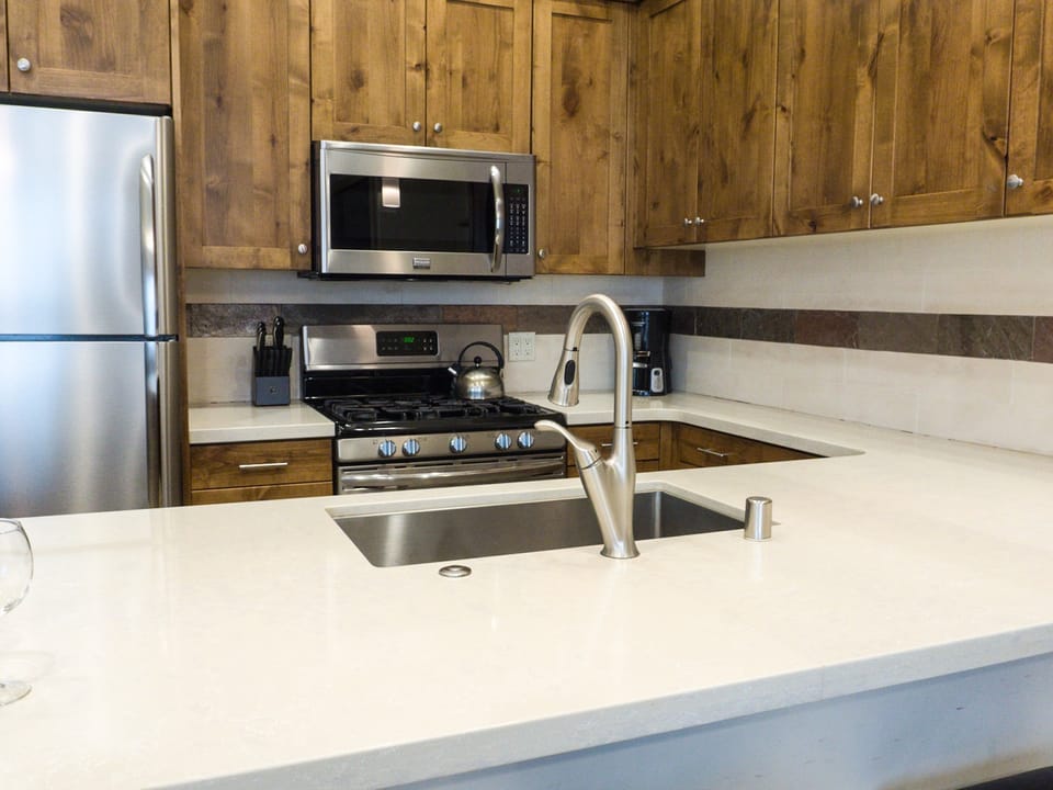 3Br 2Ba- Overwhelming Charm, Overlooking the Village Hotel in Northstar Drive