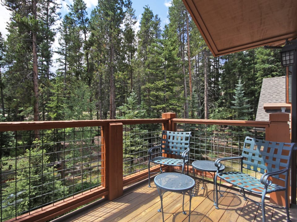 2Br 2Ba Winter Retreat Walk to Historic Downtown + Gondola Townhouse in Breckenridge