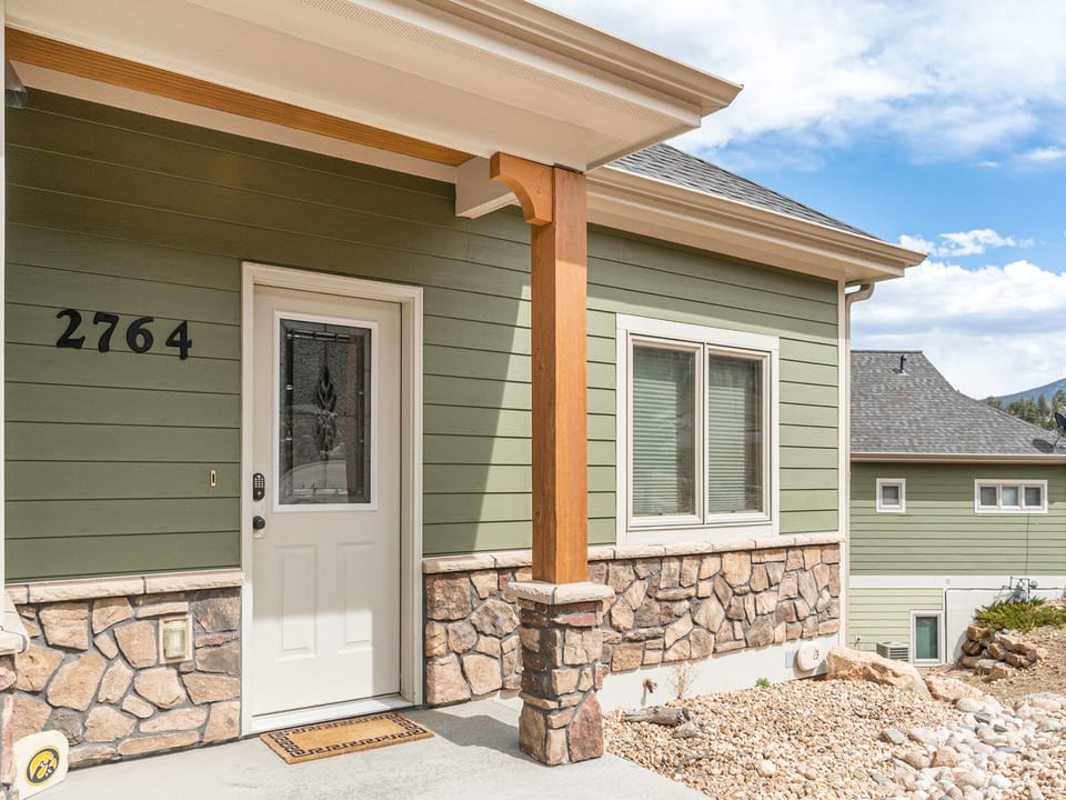 Coyote Ridge - Front entry