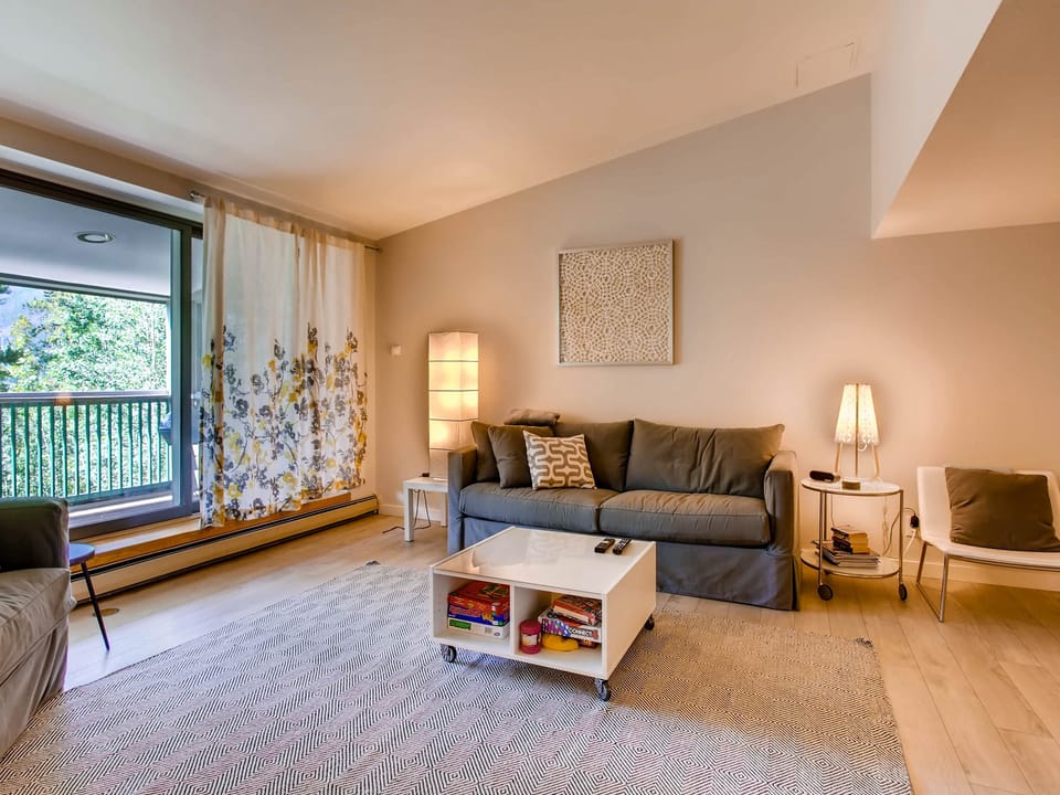 Large 3br2ba Condo-St Johns and  On Bus Route Apartment in Keystone