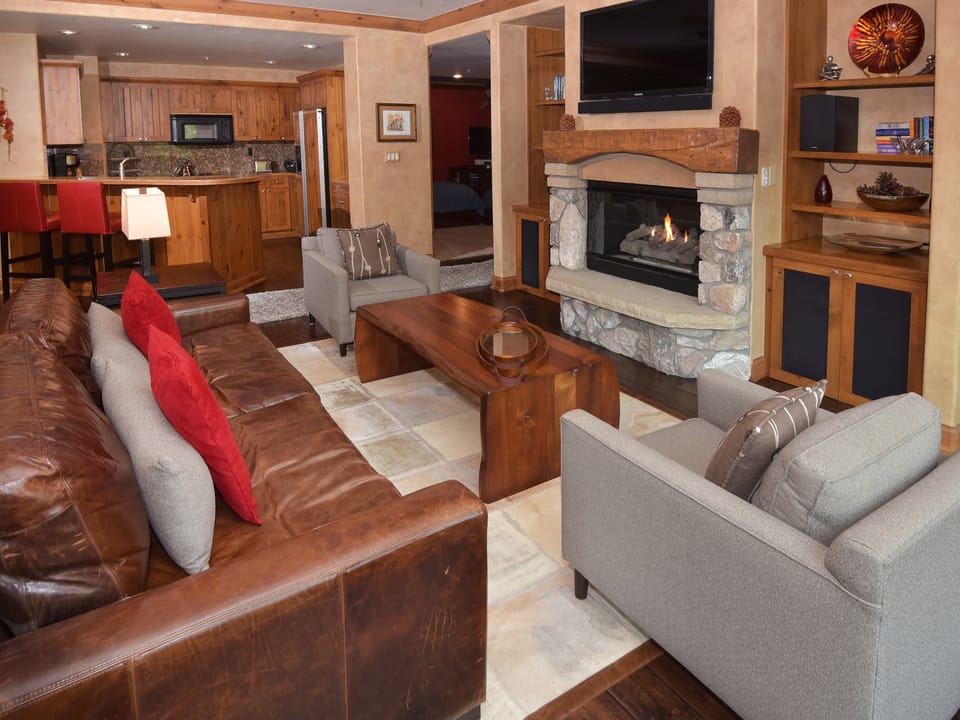 Ski in/out Lodge with Private Lifts, 2BR 2BA next to Village Apartment in Beaver Creek