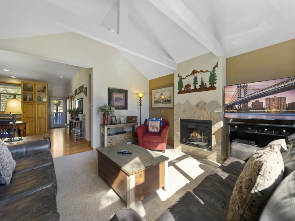Gateway to the Wildside - Spacious living room features a gas fireplace, 2 sofas, 1 side arm chair, and a flat screen TV.