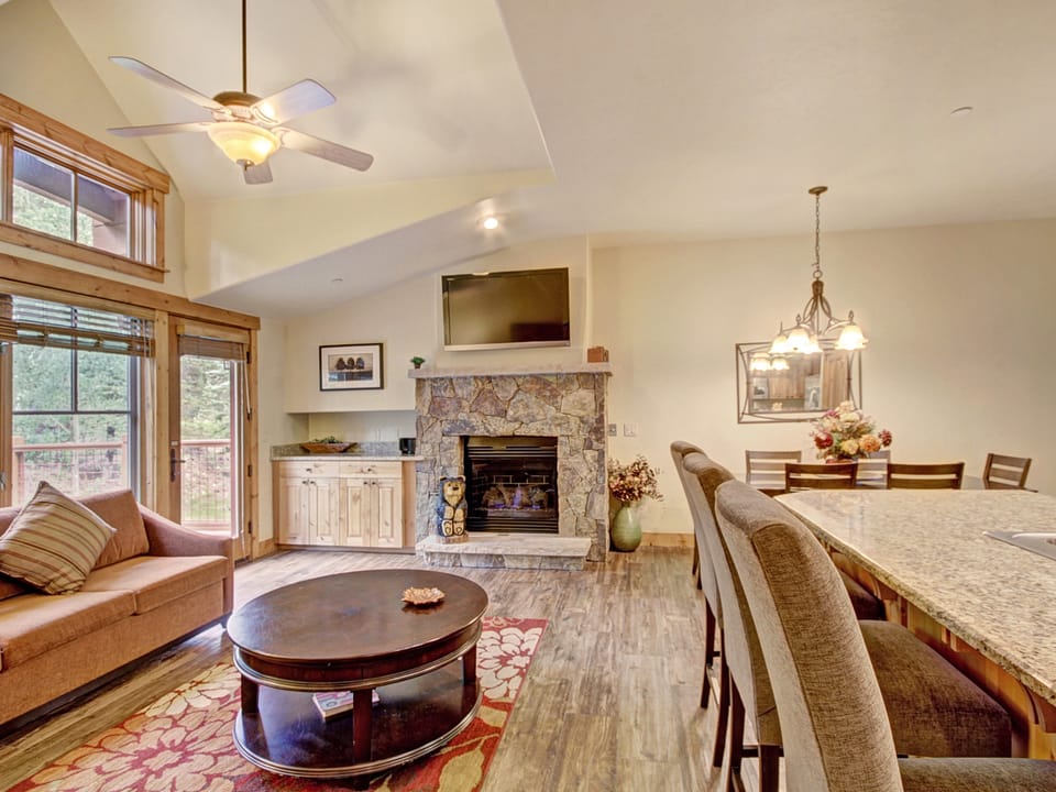 Rocky Mountain Luxury - Large Ski-in Winter Townhome 6ppl Townhouse in Breckenridge