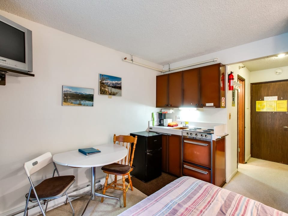 Kitchenette and sitting area