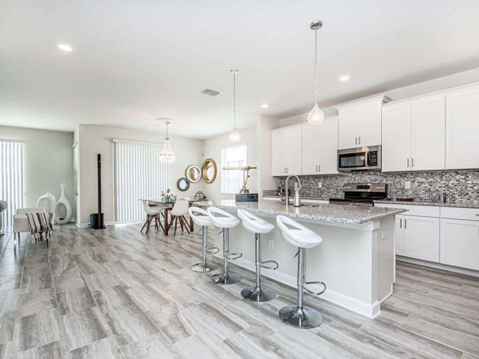 6 Bedroom Storey Lake Overlooking Lake! Villa in Kissimmee