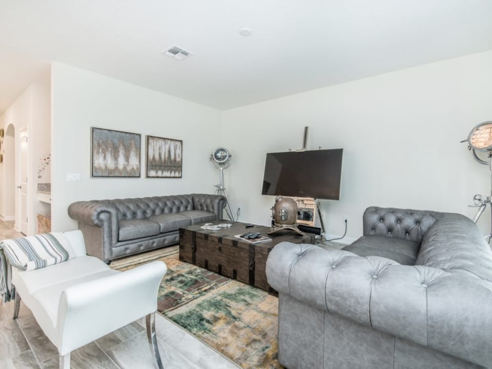6 Bedroom Storey Lake Overlooking Lake! Villa in Kissimmee