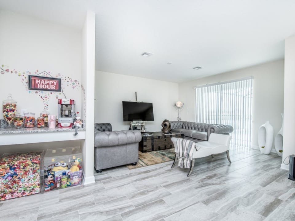 6 Bedroom Storey Lake Overlooking Lake! Villa in Kissimmee