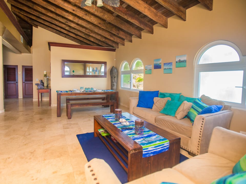 Stunning Coral View Home with Oceanfront Pool House in West Bay