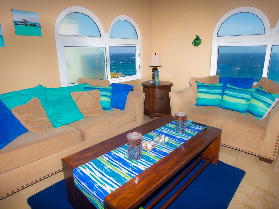 Stunning Coral View Home with Oceanfront Pool House in West Bay