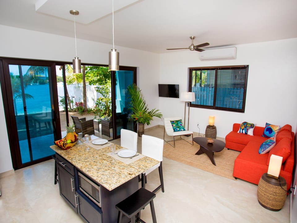 Bella Luna Beach House 1 Bedroom ground floor Apartment in West End