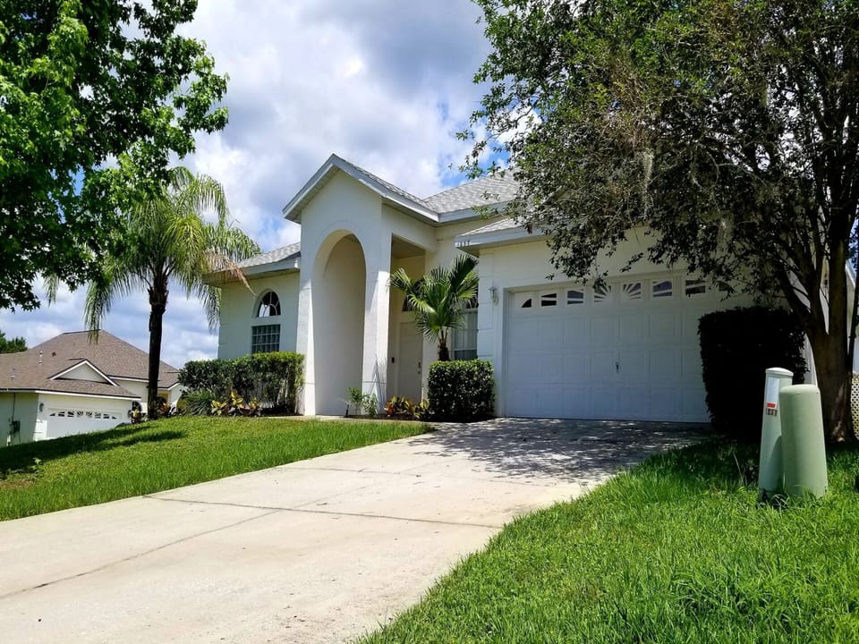Front view of home