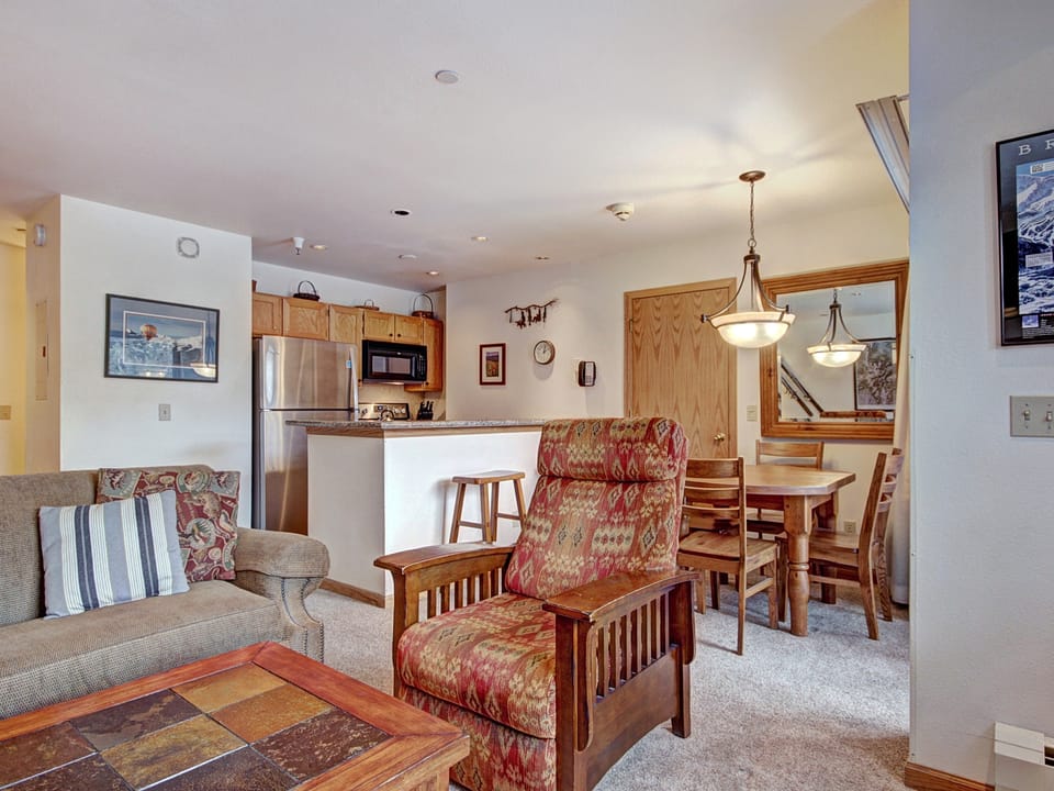Quaint Winter Hideaway Sleeps 4- Across from Vibrant Main St Apartment in Breckenridge