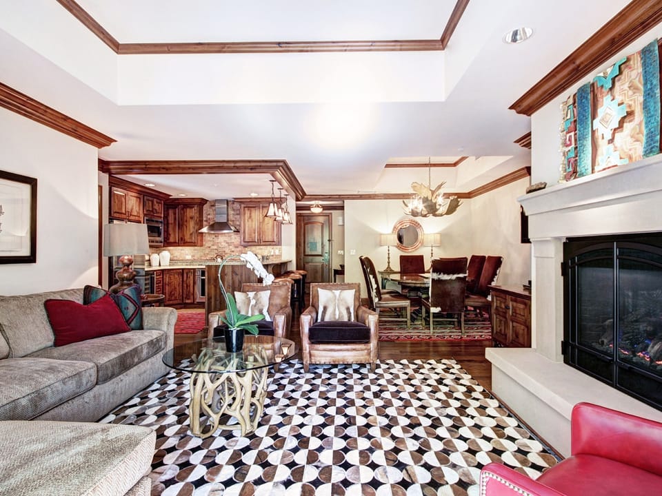 Exclusive 2BR Ritz-Carlton w Mountain Rustic Décor Save 20% on 7+ Nights! Apartment in Vail