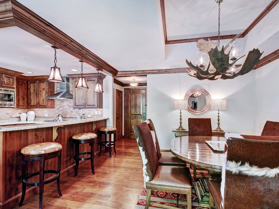 Exclusive 2BR Ritz-Carlton w Mountain Rustic Décor Save 20% on 7+ Nights! Apartment in Vail