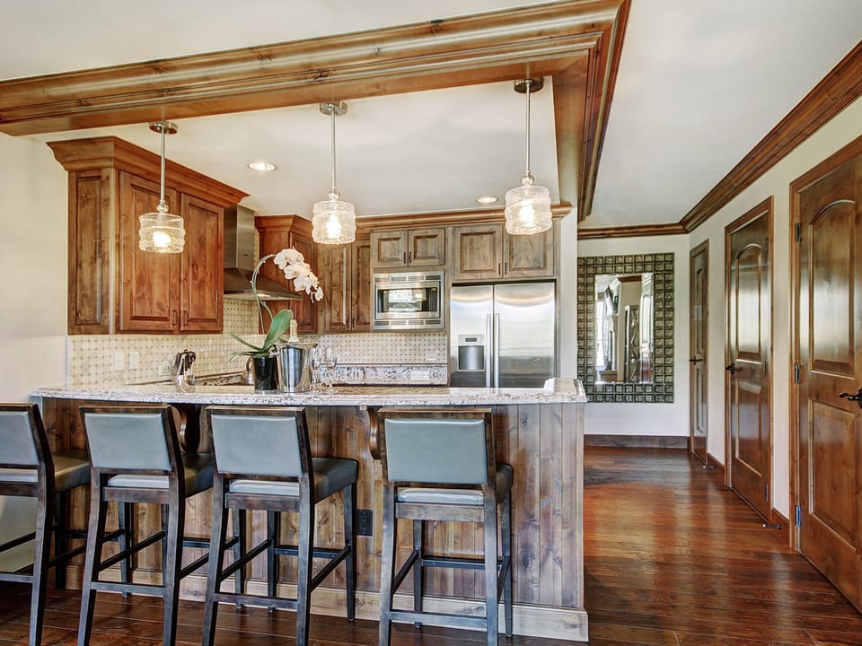 Chic 2 BR+Den Ritz-Carlton Condo with Valley Views Save 20% on 7+ Nights! Apartment in Vail