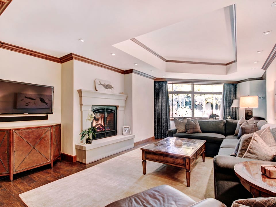 Luxe 2BR+Den Ritz-Carlton Residence Quiet Location Save 20% on 7+ Nights! Apartment in Vail