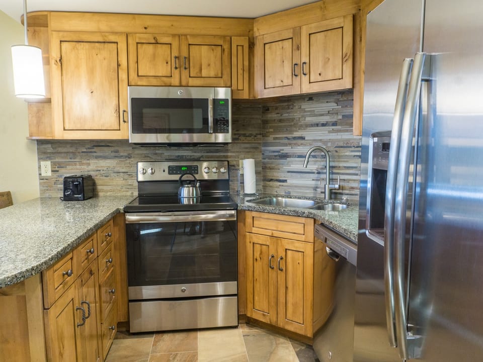 Newly updated in Canyons Village Next to Slopes Save 20% on 7+ Nights! Apartment in Wasatch County