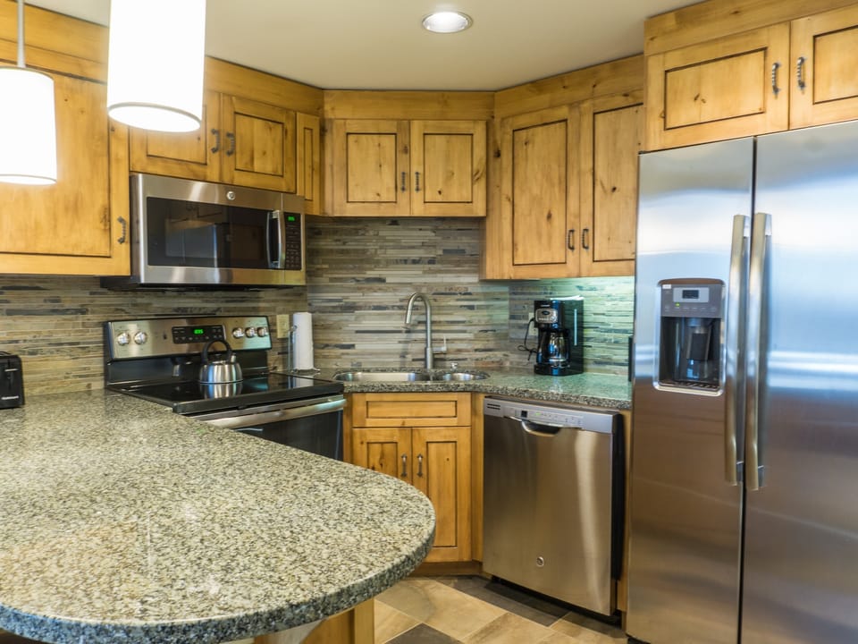 Newly updated in Canyons Village Next to Slopes Save 20% on 7+ Nights! Apartment in Wasatch County