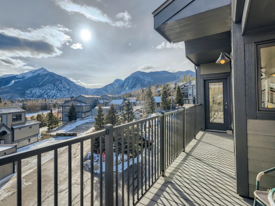 LF304F Balcony View