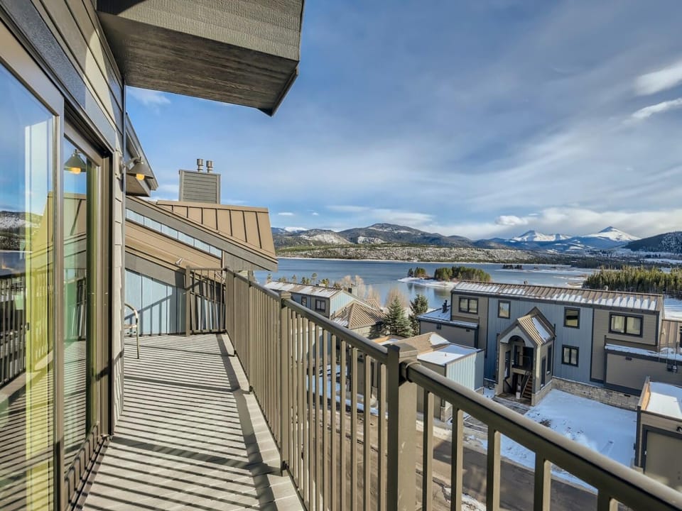 LF304F Balcony View