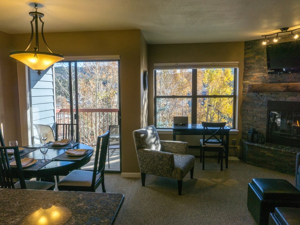 Inviting Winter Hideaway - Walk to Apres-Ski Fun Sleeps 4 Apartment in Breckenridge
