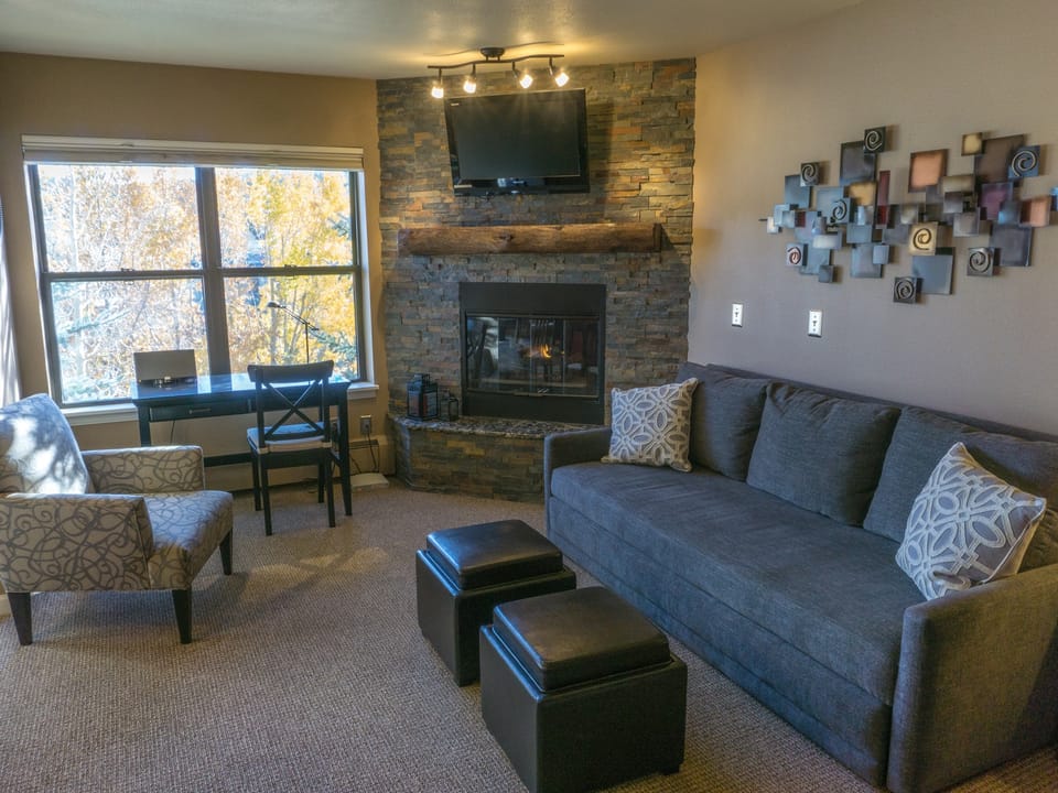 Inviting Winter Hideaway - Walk to Apres-Ski Fun Sleeps 4 Apartment in Breckenridge