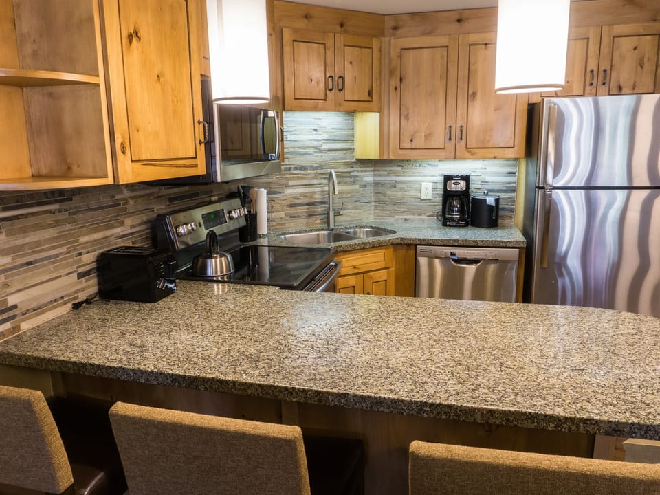 Prime Canyons Village ski in/out location Save 20% on 7+ Nights! Apartment in Wasatch County