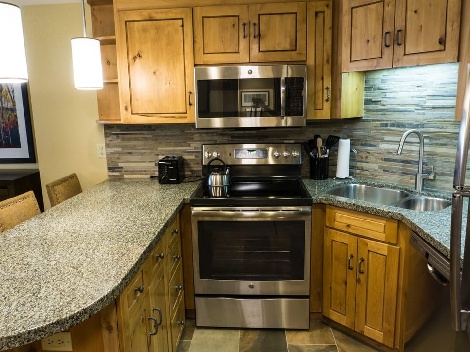 Prime Canyons Village ski in/out location Save 20% on 7+ Nights! Apartment in Wasatch County