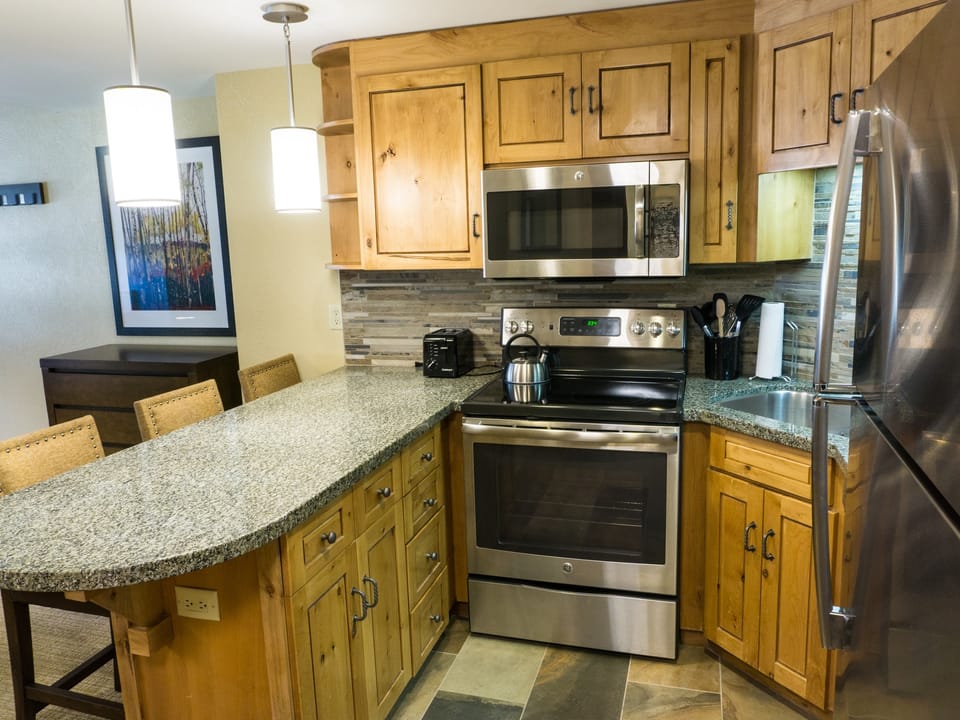 Prime Canyons Village ski in/out location Save 20% on 7+ Nights! Apartment in Wasatch County