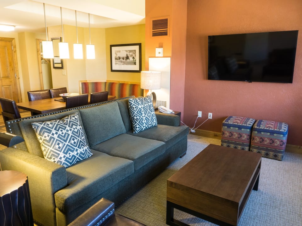 Come Golf or Ski in/out at this best location Save 20% on 7+ Nights! Apartment in Wasatch County