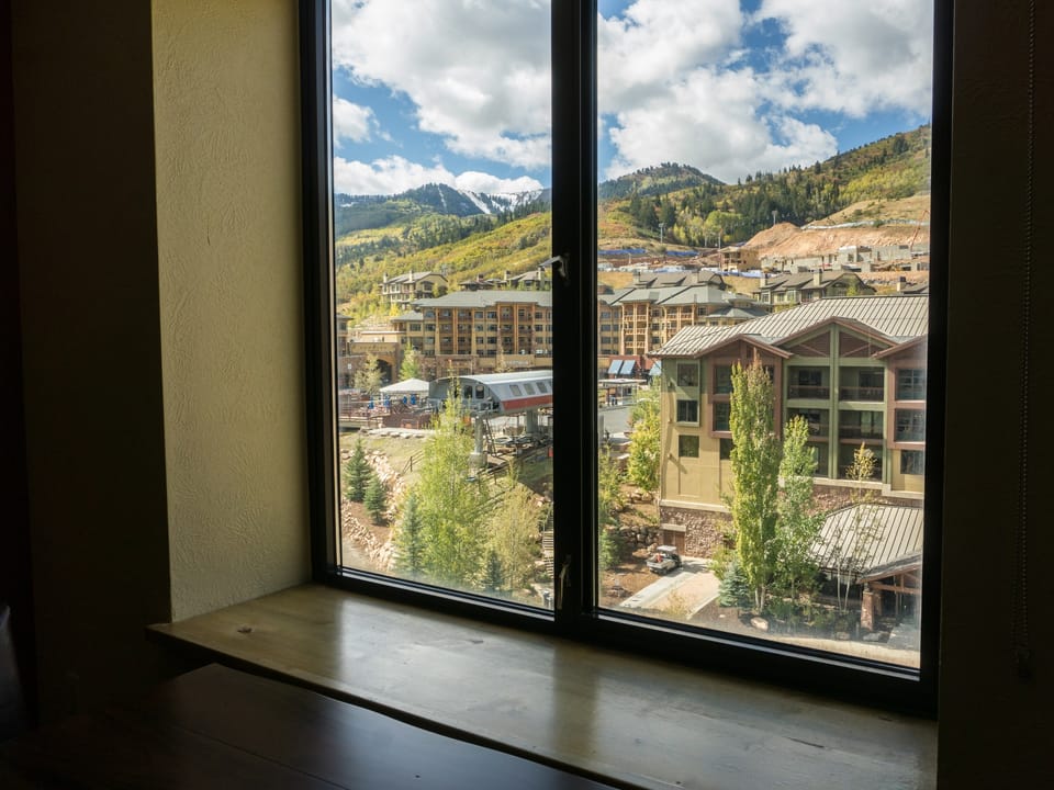 Next to the Red Pine Gondola for Great Winter View Save 20% on 7+ Nights! Apartment in Wasatch County