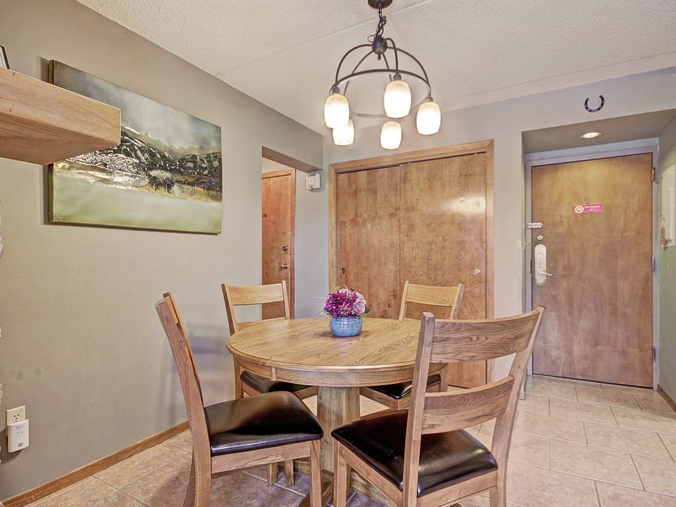 Spacious Condo in the Heart of Center Village - Pet Friendly - VS367 Apartment in Copper Mountain