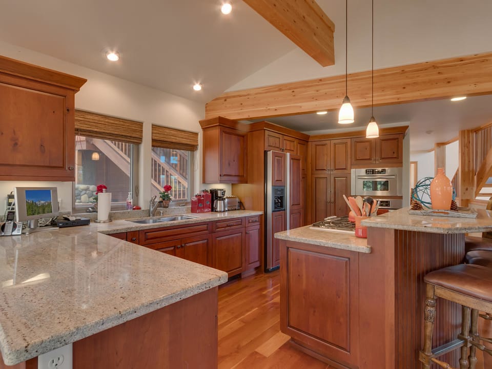 Spacious, full amenities, perfect for  gathering and cooking a feast!
