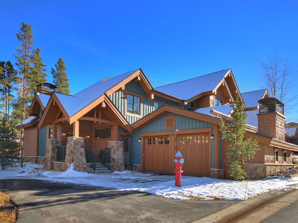 Premier 2-Story Townhome Minutes from Winter Activities Townhouse in Breckenridge