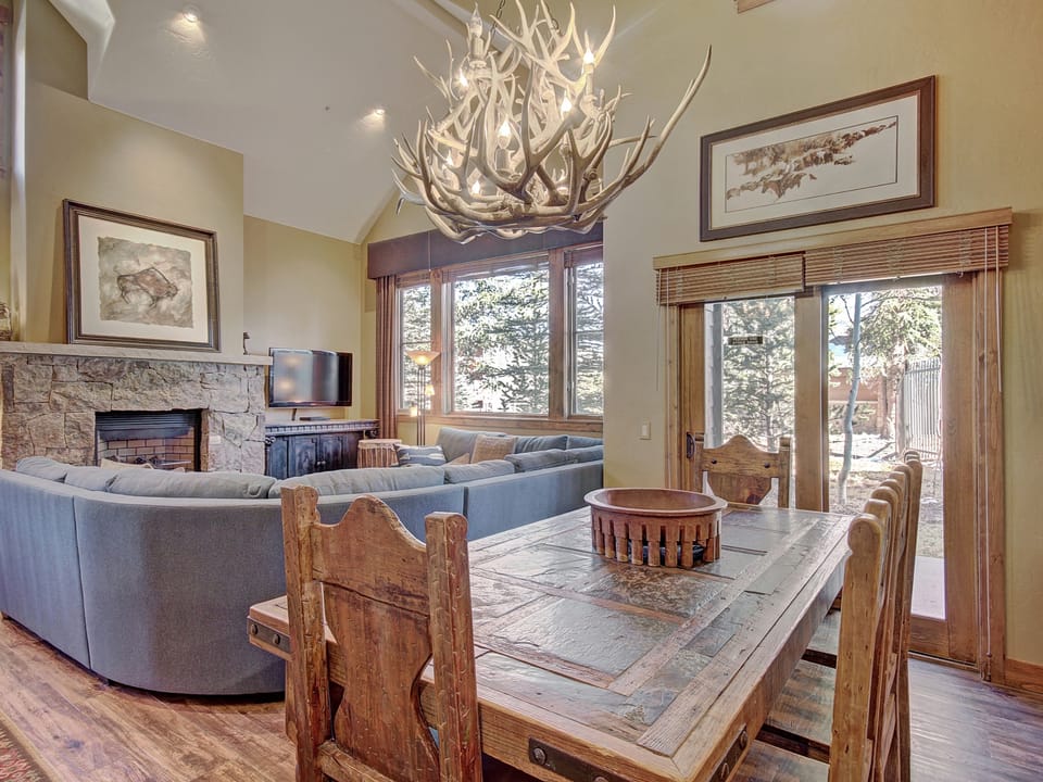 Premier 2-Story Townhome Minutes from Winter Activities Townhouse in Breckenridge