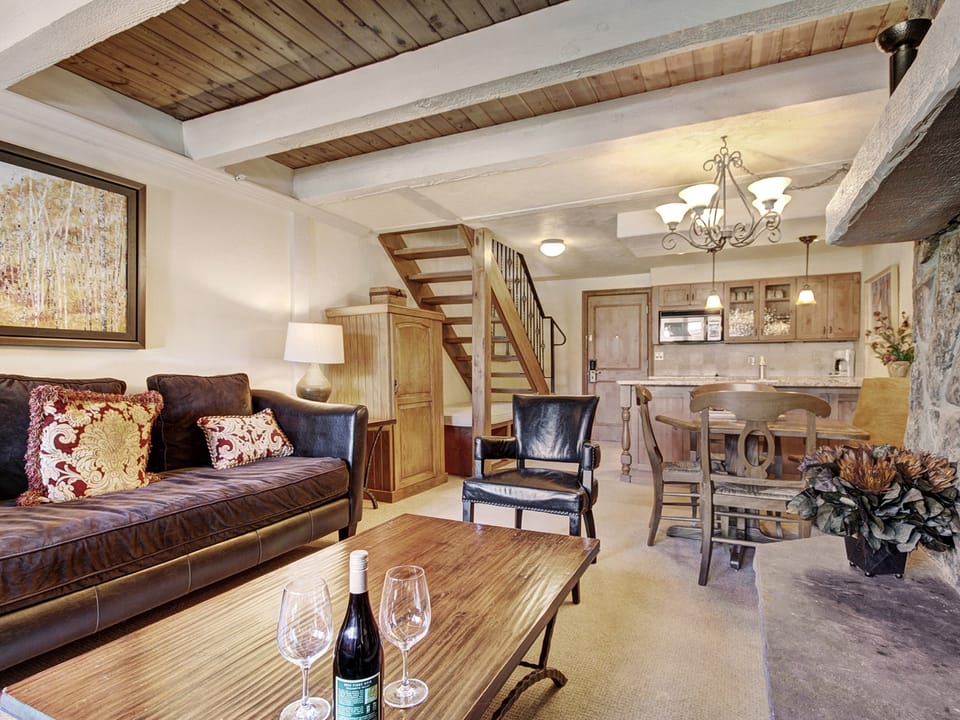 Modern 2 BR Condo Lodge at Vail, Walk to Gondola Save 20% on 7+ Nights! Apartment in Vail