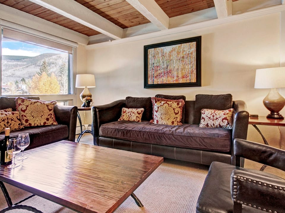 Modern 2 BR Condo Lodge at Vail, Walk to Gondola Save 20% on 7+ Nights! Apartment in Vail