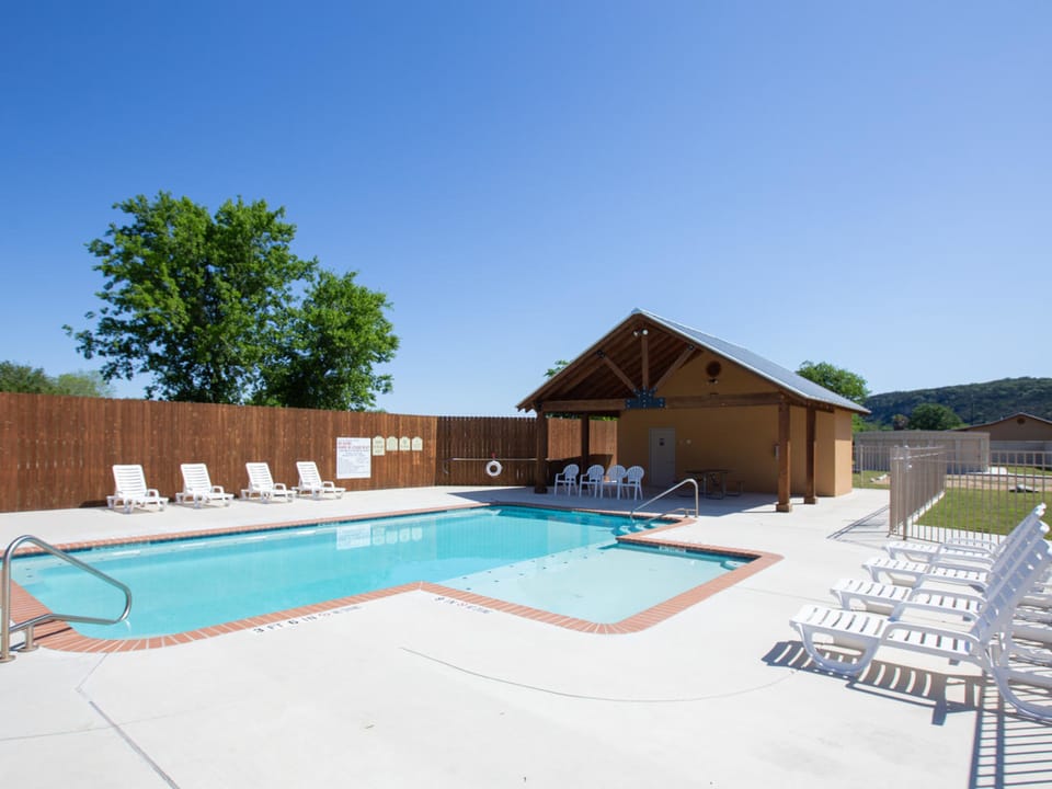 RG 108 Happy Cow Condo Apartment in Canyon Lake