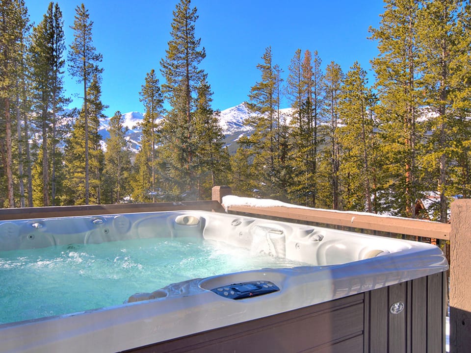 Hot tub - Evergreen Lodge - Breckenridge Vacation Rental