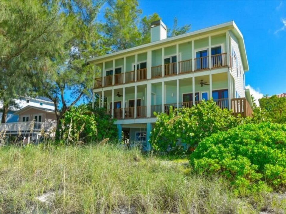 EXTERIOR BEACH SIDE/ LEFT UNIT