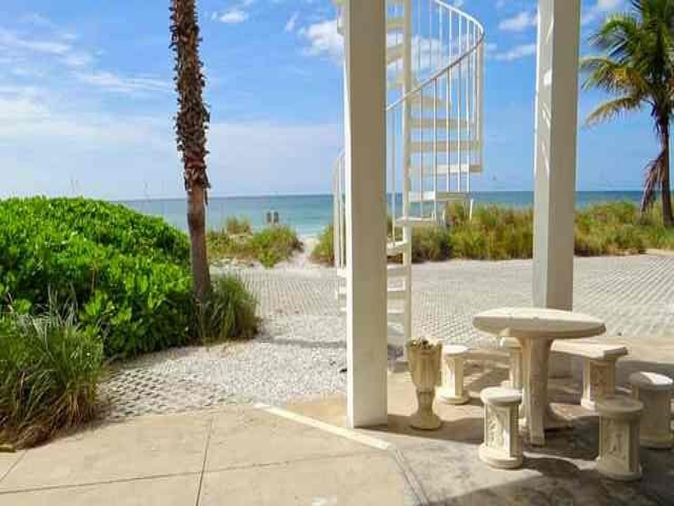 GROUND LEVEL SHARED PATIO