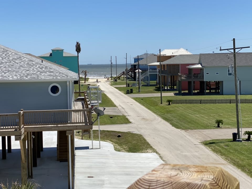 Paradise Palms House in Bolivar Peninsula