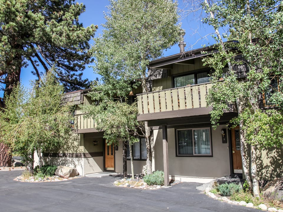 Chateau de Montagne 3 Spacious Condo With Great Complex Amenities On the Shuttle Route Apartment in Mammoth Lakes