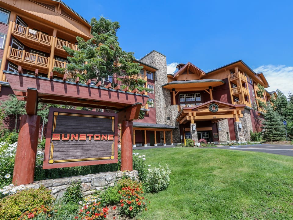 Sunstone 206 Ski-In Ski-Out Condo At Sunstone Lodge with Great Complex Amenities Apartment in Mammoth Lakes