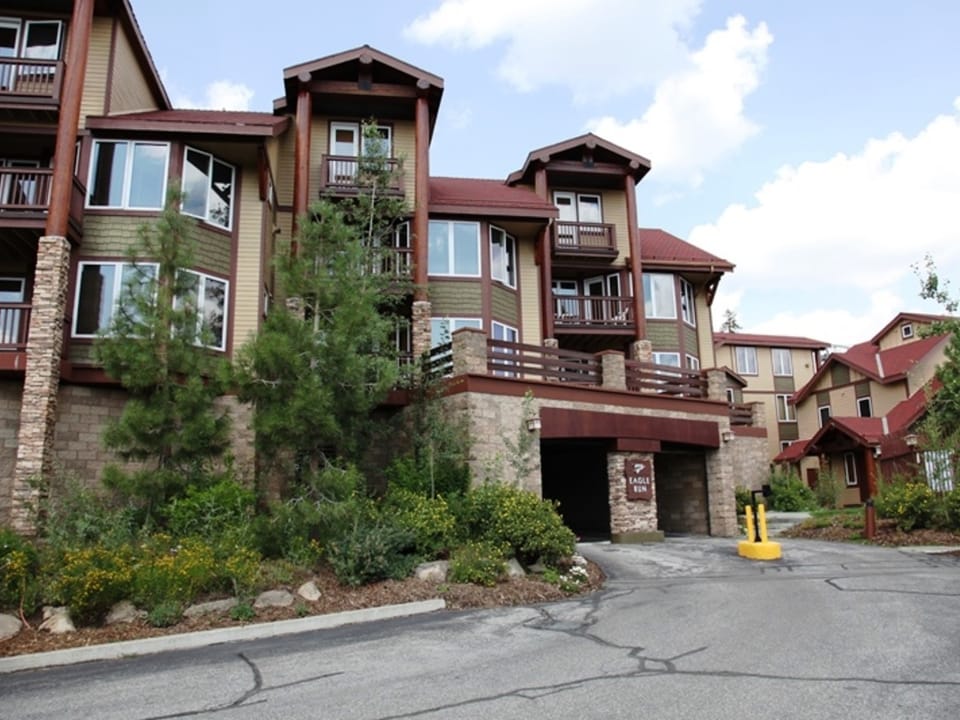 Eagle Run 212 Ski-in Ski-Out Luxury Mountain Cabin with Private Washer Dryer Apartment in Mammoth Lakes