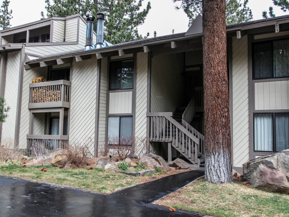 Horizons 4 150 Mountain Rustic, Walk To Shops and Restaurants, On Shuttle Route to Lodges Apartment in Mammoth Lakes