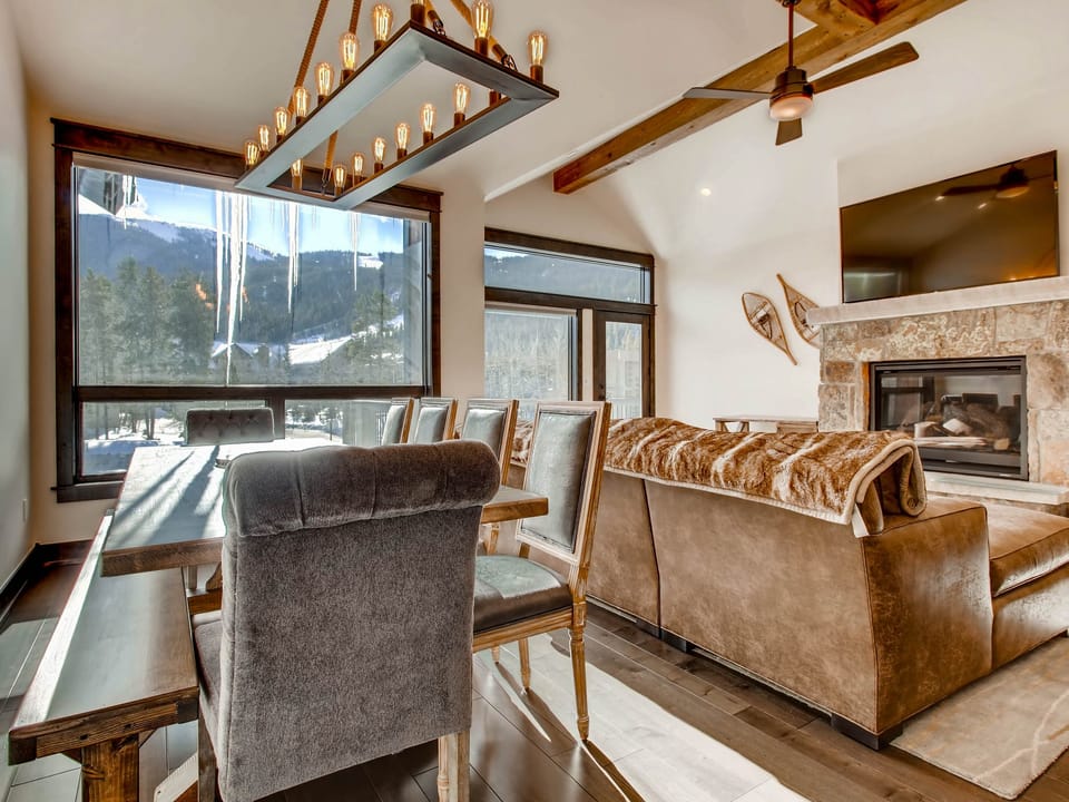 New Luxury 3br Townhome R40 Townhouse in Keystone