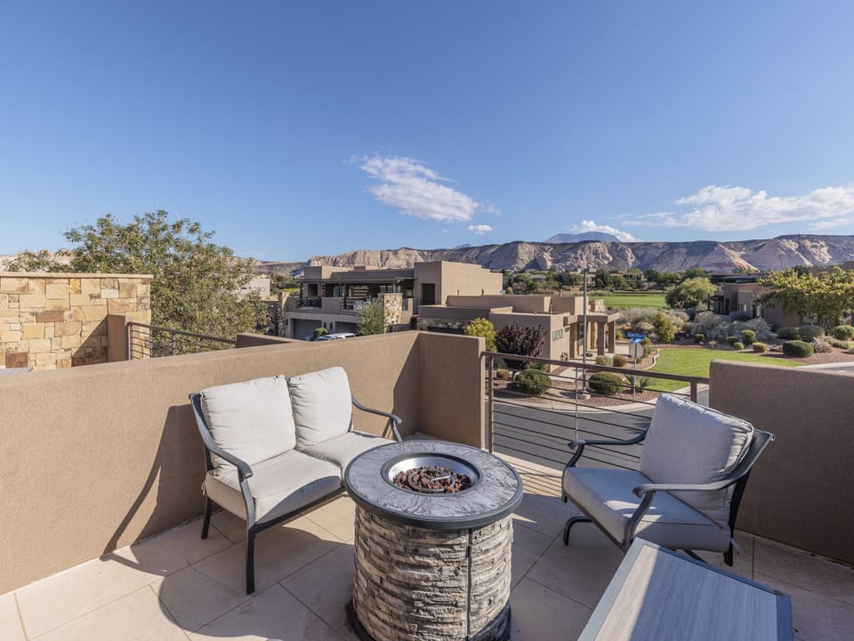 Upstairs Balcony Patio and Fire Pit