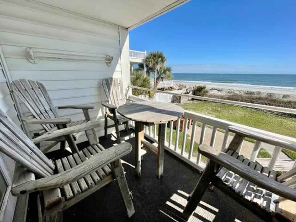 Oceanfront Balcony - Seating for 4